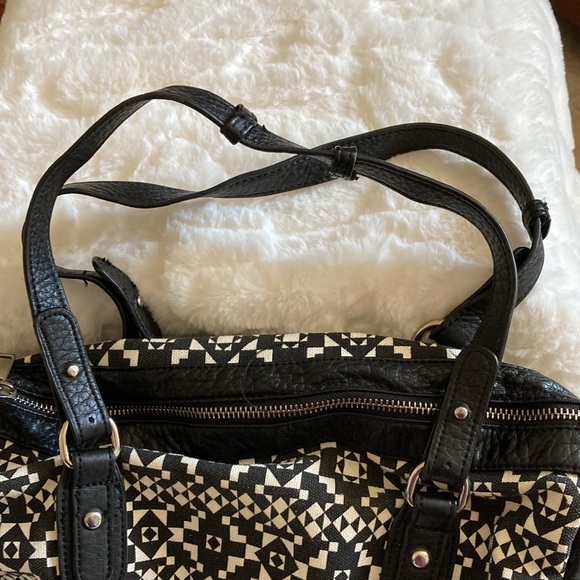 Black and white purse - Picture 3 of 8